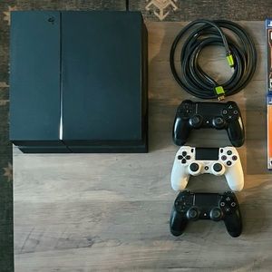 PS4 with 10 games- 3 controllers